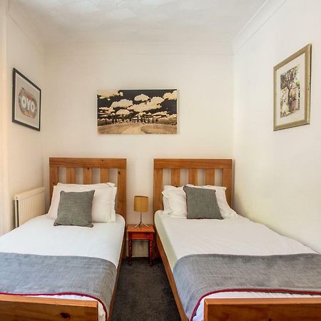 Oyo Avalon Lifestyle Guest House Hove Esterno foto