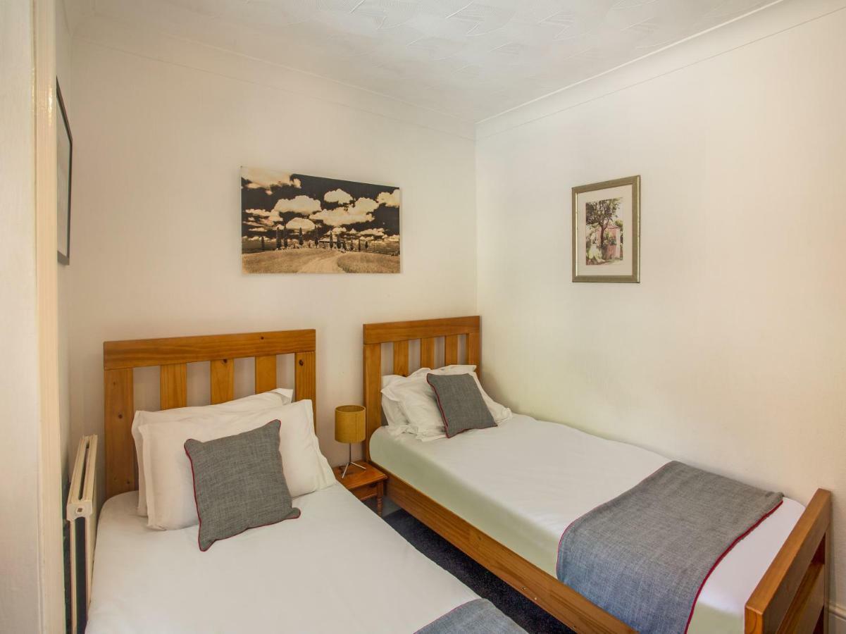 Oyo Avalon Lifestyle Guest House Hove Esterno foto