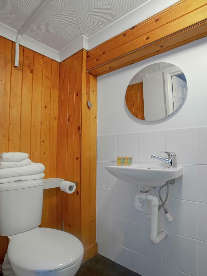 Oyo Avalon Lifestyle Guest House Hove Esterno foto