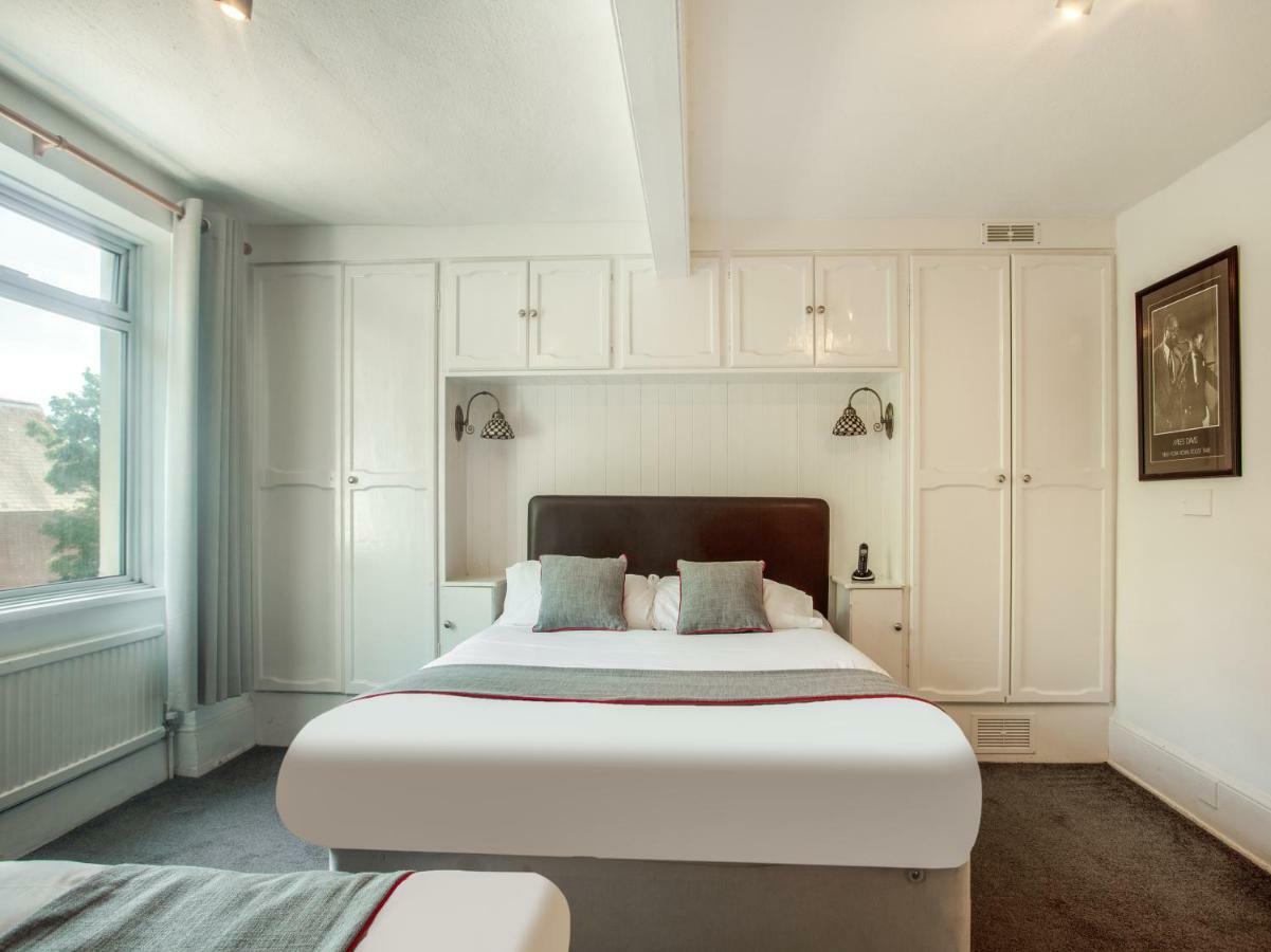 Oyo Avalon Lifestyle Guest House Hove Esterno foto