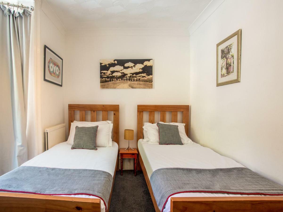 Oyo Avalon Lifestyle Guest House Hove Esterno foto