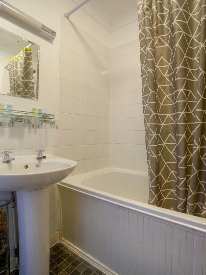 Oyo Avalon Lifestyle Guest House Hove Esterno foto
